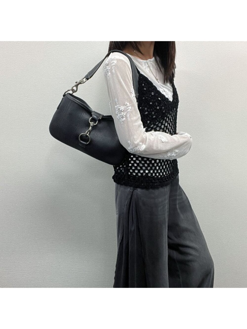 Miu Miu Logo Embossed Hook Clasp Contrast Stitch Shoulder Bag Leather Black